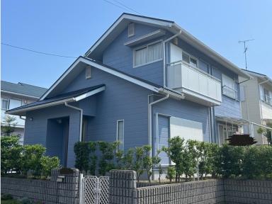 津市Y様邸外部塗装工事、破風板金、玄関ドア交換、完工いたしました。